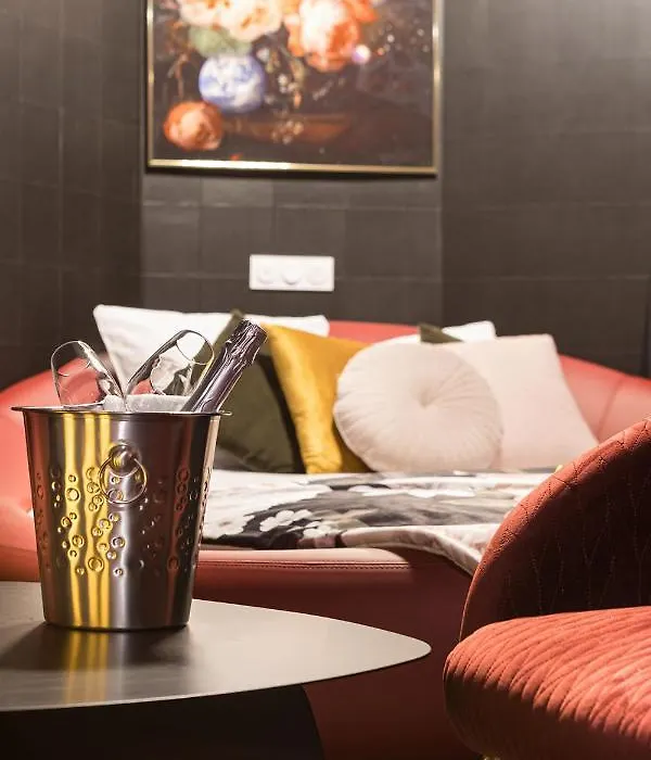 Legend Majestic Superbe Love Room - Jacuzzi - Champagne - Romantisme - parking privé-1